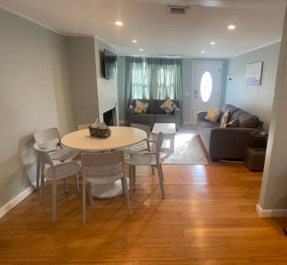 Seaside Serenity, Just A Block /0.1 Mile Away From The Beach Yarmouth Port Exterior foto